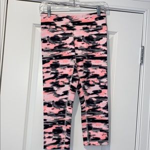 Size 4 Lululemon Wunder Under Crops